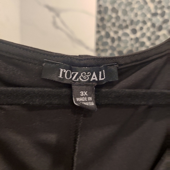 Cold shoulder dress - Picture 4 of 4